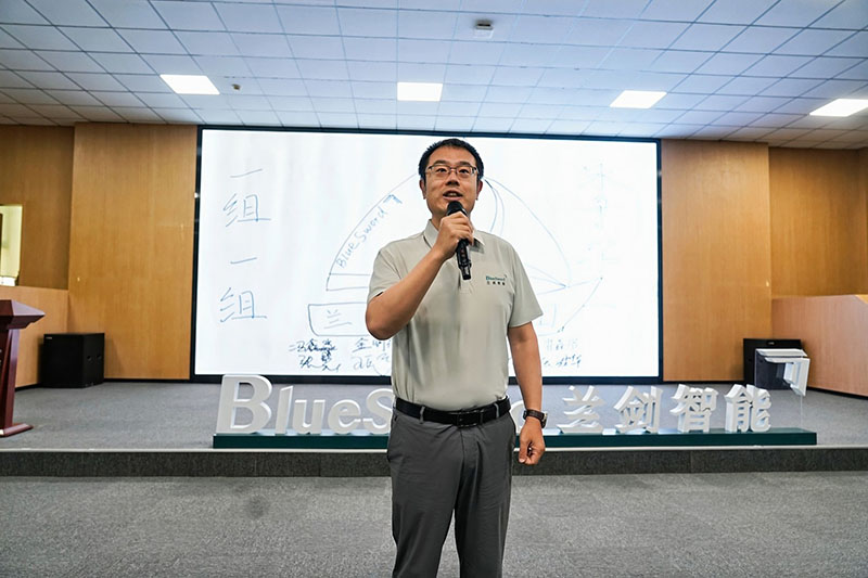 高级副总裁张贻弓寄语管培生.jpg